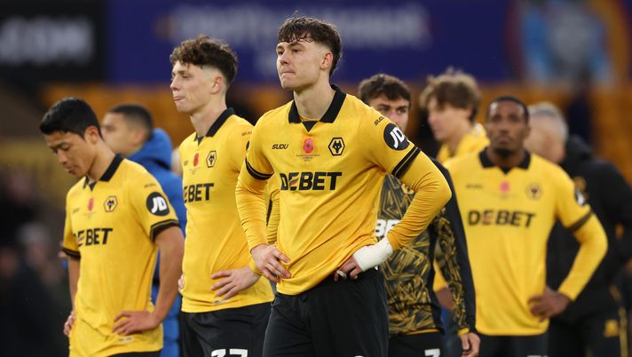 WOLVERHAMPTON, ENGLAND - OCTOBER 26: Jorgen Strand Larsen of Wolverhampton Wanderers looks dejected after defeat to Burnley during the Premier League match between Wolverhampton Wanderers and Burnley at Molineux on October 26, 2025 in Wolverhampton, England. (Photo by David Rogers/Getty Images) Wolverhampton Nottingham pronostico