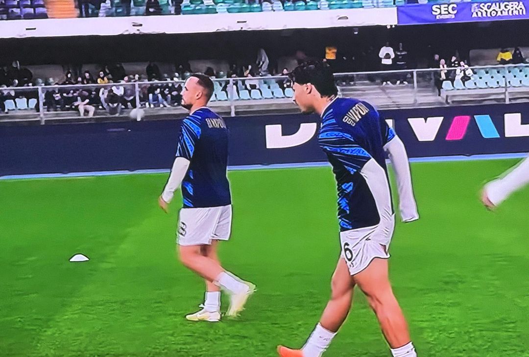 Napoli in campo per il riscaldamento: preoccupa un gesto di Vergara! – LE FOTO- immagine 1