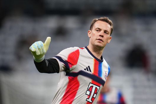Madrid, Spagna - 7 aprile 2026: Manuel Neuer del Bayern Monaco durante il riscaldamento prima dei quarti di finale di Champions League tra Real Madrid e Bayern Monaco all'Estadio Santiago Bernabéu. (Foto di Aitor Alcalde/Getty Images) Real-Bayern, Kompany elogia Neuer: “Ha 40 anni ed è ancora uno dei migliori al mondo”- immagine 2