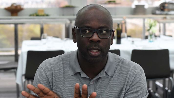Thuram, papà Lilian sempre in tribuna. E dopo ogni gol con l’Inter c’è un rito da seguire - immagine 1