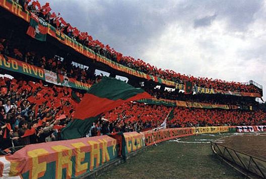 I tifosi della Ternana sono pronti per il derby in casa del Gubbio. Ternana tifo