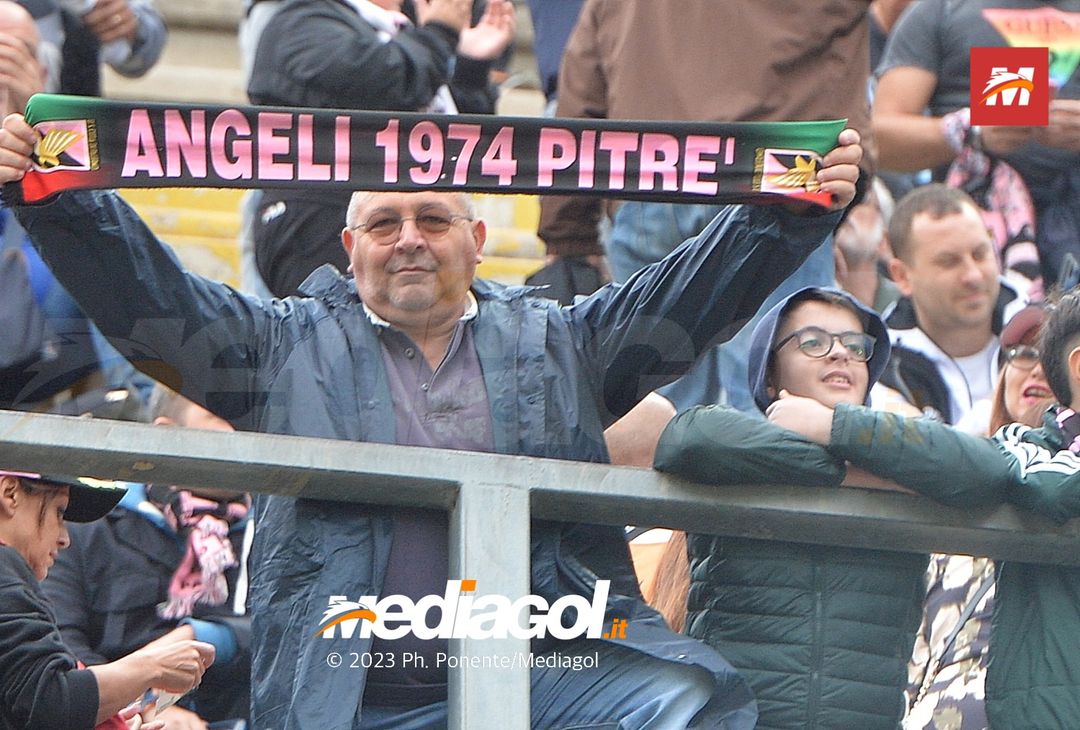 FOTOTIFO Palermo-Cittadella 0-1, gli scatti ai tifosi al “Renzo Barbera” (GALLERY) - immagine 75