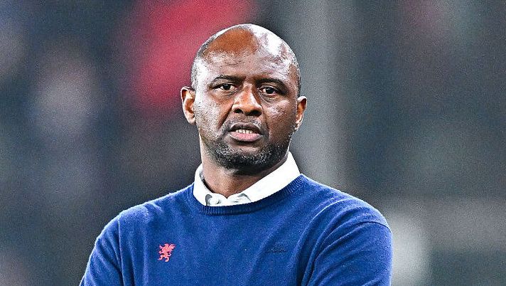 GENOA, ITALY - OCTOBER 29: Patrick Vieira, head coach of Genoa, looks on during the Serie A match between Genoa CFC and US Cremonese at Luigi Ferraris Stadium on October 29, 2025 in Genoa, Italy. (Photo by Simone Arveda/Getty Images) BREAKING – Genoa, dietrofront Vieira: addio immediato! Chi sarà in panchina contro il Sassuolo - immagine 1