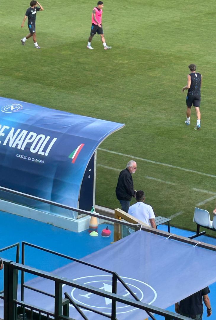 Manna (al telefono) e ADL assistono all’allenamento del Napoli – LA FOTOGALLERY - immagine 4