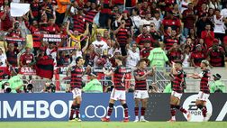 Coppa Brasile, scontri fra tifoserie e bombe carta in campo: ferito un fotografo