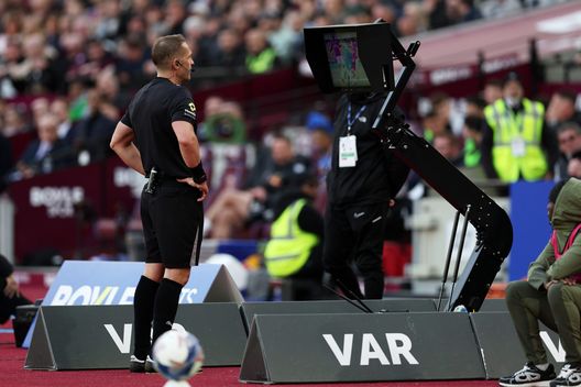 Championship, opposizione contro il VAR: rifiutata anche l’introduzione del Challenge per gli allenatori- immagine 2