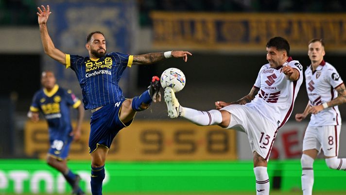 VERONA, ITALY - SEPTEMBER 20: Grigoris Kastanos of Hellas Verona competes for the ball with Guillermo Maripán of Torino FC during the Serie A match between Verona and Torino at Stadio Marcantonio Bentegodi on September 20, 2024 in Verona, Italy. (Photo by Alessandro Sabattini/Getty Images) Giudice Sportivo: Verona e Torino al completo, nessuno squalificato - immagine 1