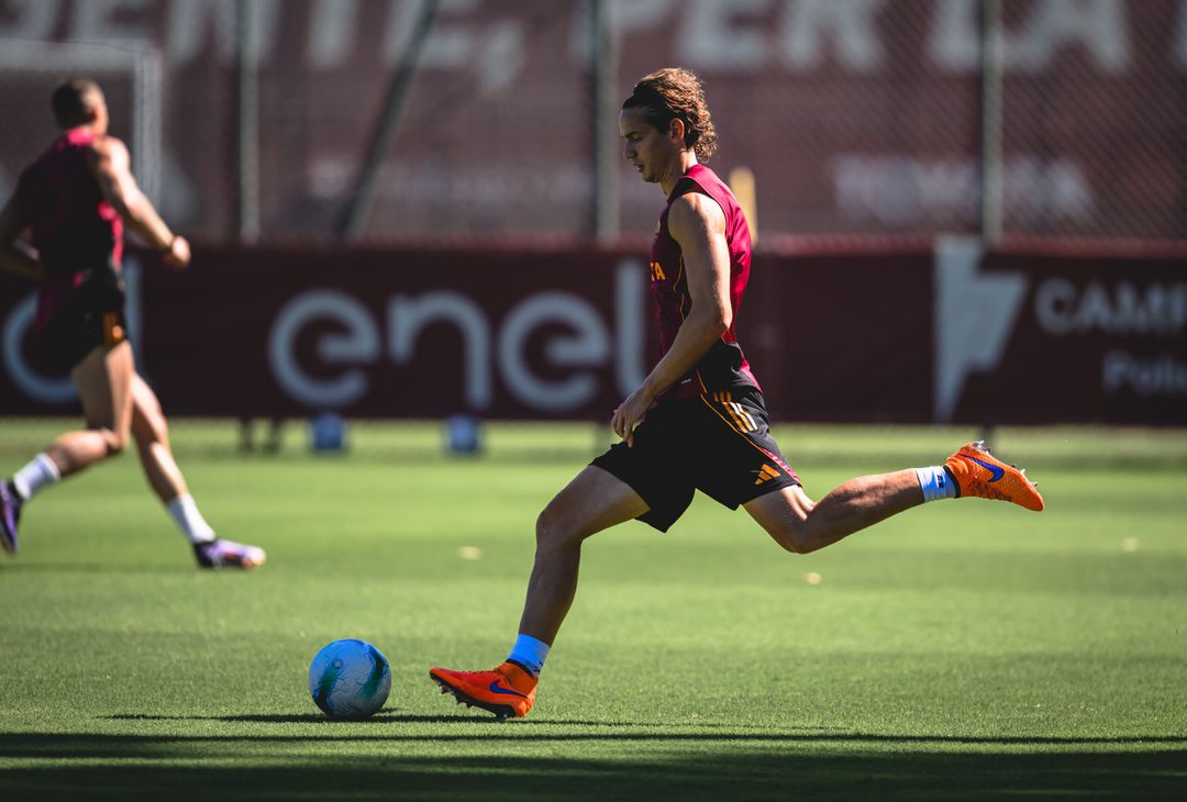 Trigoria, l’allenamento a due giorni dal derby: presenti Massara e Ranieri – FOTO GALLERY - immagine 25