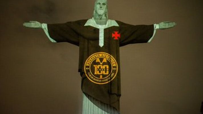 Brasile, il Cristo di Rio con la maglia del Vasco da Gama per l’inclusione - immagine 1
