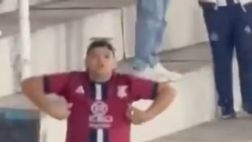 Razzismo in Libertadores: un tifoso del Talleres mima il gesto della scimmia