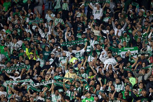 SAO PAULO, BRASILE - 19 AGOSTO: I tifosi dell'Atletico Nacional si rallegrano durante la Copa CONMEBOL Libertadores 2025 Round di 16 partite di seconda tappa tra San Paolo e l'Atletico Nacional allo stadio MorumBIS il 19 agosto 2025 a San Paolo, Brasile. (Foto di Miguel Schincariol/Getty Images) Colombia, Atletico Nacional fa la storia: vince la Copa Colombia ed è record- immagine 2