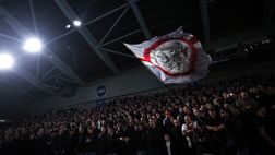 Ajax, 100 km per assistere a sei minuti di partita: il club premia i tifosi