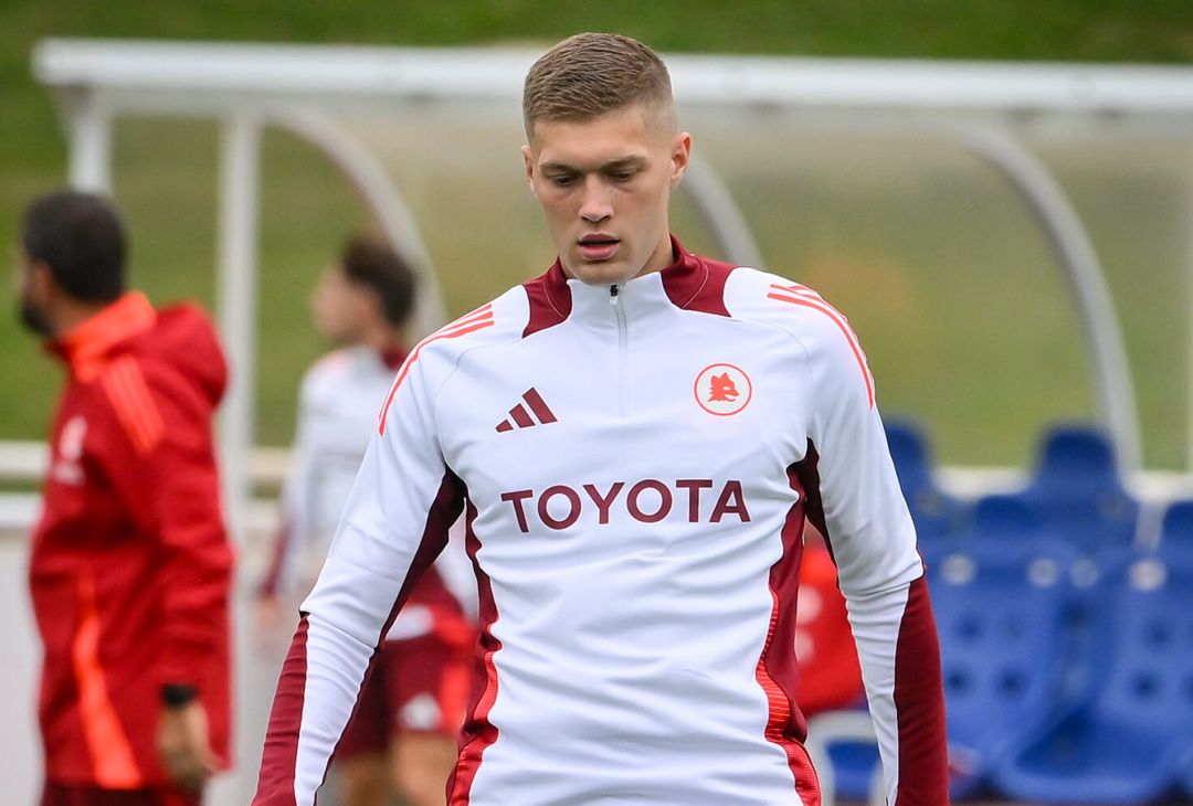 Ritiro Roma, Dovbyk scalda i motori: le indicazioni di De Rossi – FOTO GALLERY - immagine 73