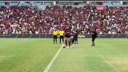 VIDEO / Adriano, comincia la partita di addio al calcio: il pallone lo porta Ronaldo