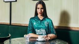 Presentata la terza maglia del Padova che riprende il marmo verde del Pedrocchi
