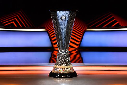 1° settembre: Il trofeo della UEFA Europa League è visibile prima del sorteggio della fase a gironi della UEFA Europa League 2023/24 al Grimaldi Forum, il 1° settembre 2023 a Monaco. (Foto di Valerio Pennicino – UEFA/UEFA via Getty Images) Il Crystal Palace non ci sta e presenta il ricorso al tribunale dello sport- immagine 3