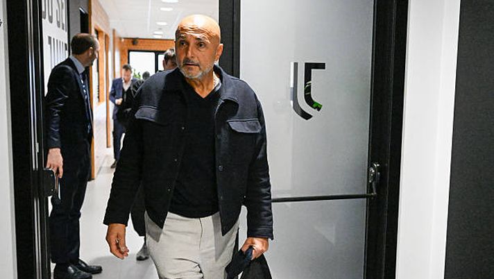 TURIN, ITALY - OCTOBER 30: Juventus New Head Coach Luciano Spalletti arrives at JTC (Juventus Training Center) on October 30, 2025 in Turin, Italy. (Photo by Daniele Badolato - Juventus FC/Juventus FC via Getty Images) Bodo Glimt-Juventus, nel freddo norvegese i Bianconeri devono riaccendere il fuoco della vittoria - immagine 1