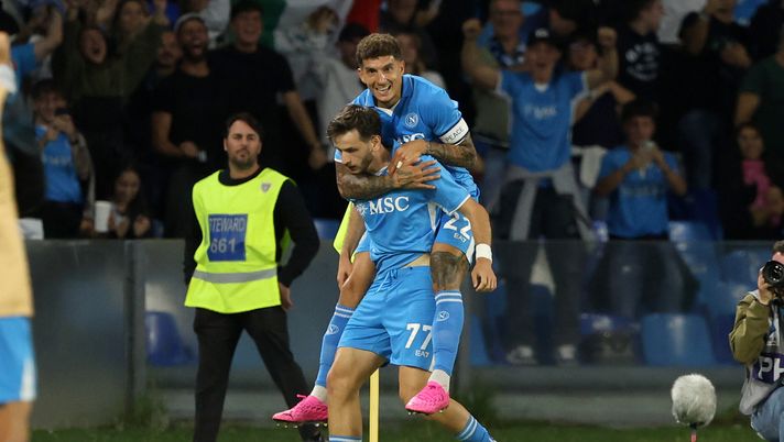 NAPLES, ITALY - SEPTEMBER 29: Khvicha Kvaratskhelia of SSC Napoli celebrates with Giovanni Di Lorenzo after scoring his side second goal during the Serie A match between Napoli and Monza at Stadio Diego Armando Maradona on September 29, 2024 in Naples, Italy. (Photo by Francesco Pecoraro/Getty Images) serie a napoli