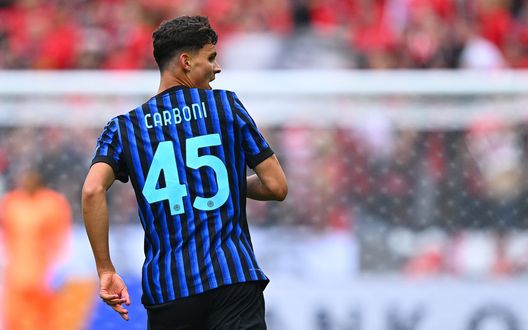 Valentin Carboni in campo con la maglia dell'Inter (stagione 2025/26)