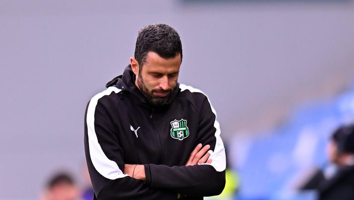SASSUOLO, ITALY - DECEMBER 06: Fabio Grosso, Head Coach of US Sassuolo Calcio, looks on during the Serie A match between US Sassuolo Calcio and ACF Fiorentina at Mapei Stadium Citta del Tricolore on December 06, 2025 in Sassuolo, Italy. (Photo by Alessandro Sabattini/Getty Images) Grosso (conf): “Fiorentina? Mi dispiace. Loro forti, ne usciranno” - immagine 1