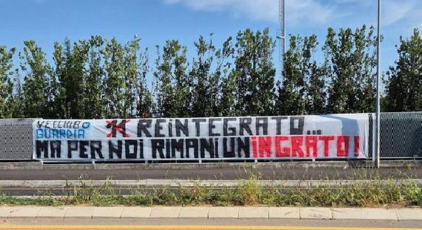 Atalanta, gli ultras bergamaschi si schierano contro Lookman: lo striscione – FOTO- immagine 2