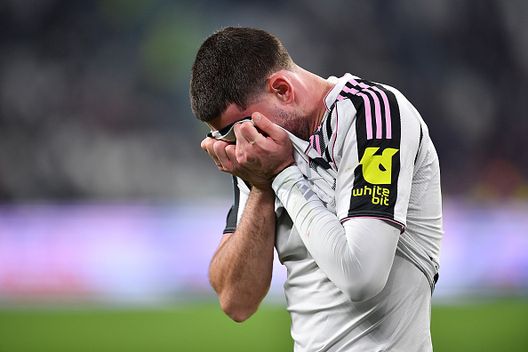 Dusan Vlahovic e l'infortunio contro il Cagliari. Milan? Si vedrà...(Photo by Valerio Pennicino/Getty Images) vlahovic-mercato-milan-attacco-scadenza-fullkrug