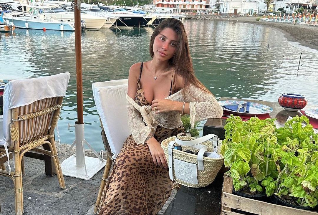 FOTO – Sottil e Angelina Nasti: una nuova influencer per l’esterno viola - immagine 8