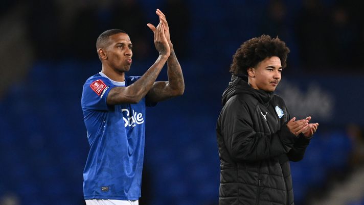 LIVERPOOL, ENGLAND - JANUARY 09: Ashley Young of Everton along with his son, Tyler Young of Peterborough United applaud the fans after the Emirates FA Cup Third Round match between Everton and Peterborough United at Goodison Park on January 09, 2025 in Liverpool, England. (Photo by Gareth Copley/Getty Images) Young Ipswich