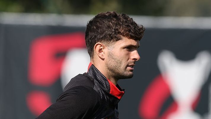 CAIRATE, ITALY - OCTOBER 03: Christian Pulisic of AC Milan in action during AC Milan training session at Milanello on October 03, 2025 in Cairate, Italy. (Photo by Claudio Villa/AC Milan via Getty Images) BREAKING – Milan, Pulisic in gruppo: cosa filtra per il Parma! I tempi per Gimenez - immagine 1