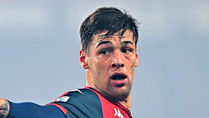 GENOA, ITALY - FEBRUARY 11: Alessandro Vogliacco of Genoa reacts during the Serie A TIM match between Genoa CFC and Atalanta BC - Serie A TIM at Stadio Luigi Ferraris on February 11, 2024 in Genoa, Italy. (Photo by Simone Arveda/Getty Images) Vogliacco: “Sono carichissimo, mi tengono “chiuso” da un po’. Ecco perché ho scelto il Parma” - immagine 1
