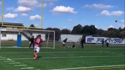 VIDEO – Totti, super gol a Tokyo. Poi la pazza esultanza con il sosia di Maradona