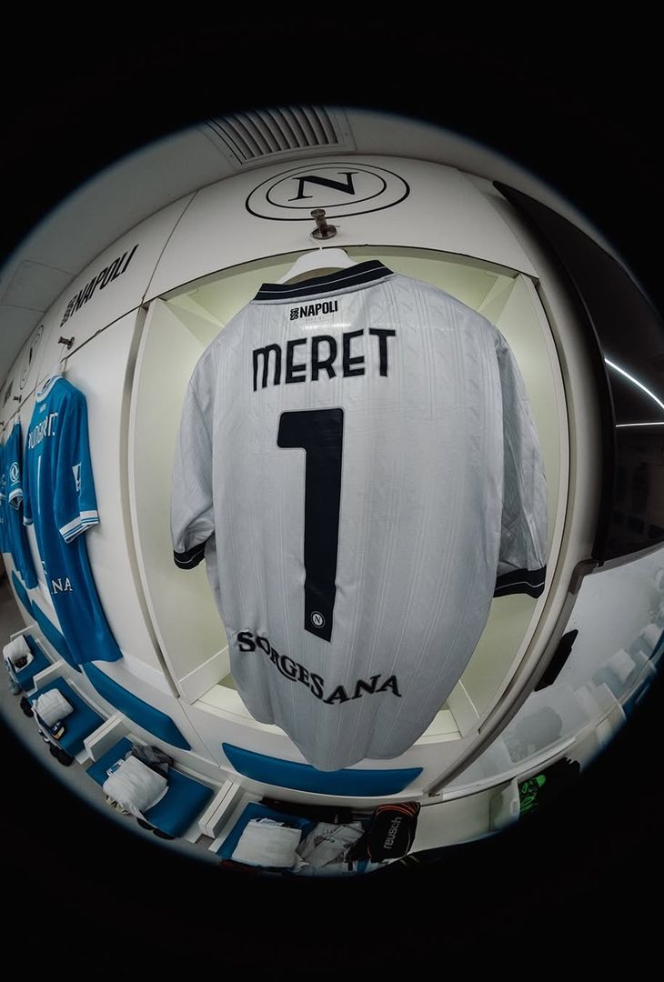 Napoli-Roma, tutto pronto nello spogliatoio azzurro! La scelta sulla maglia – GALLERY - immagine 5