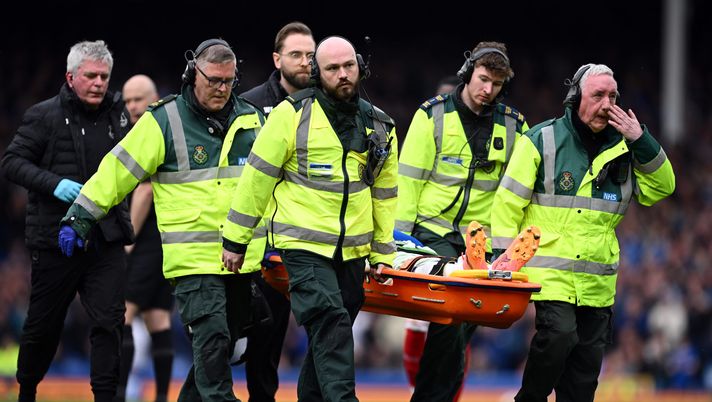 Beto, attimi di tensione per uno scontro aereo: l’ex Udinese fuori in barella - immagine 1