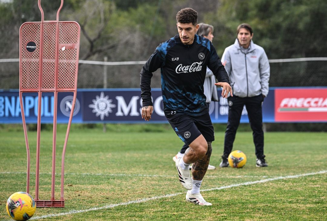 Allenamento a Castel Volturno agli ordini di Conte