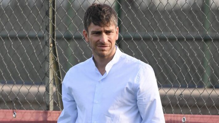 ROME, ITALY - JULY 07: AS Roma Sports Director Florent Ghisolfi during a training session at Centro Sportivo Fulvio Bernardini on July 07, 2024 in Rome, Italy. (Photo by Luciano Rossi/AS Roma via Getty Images) UFFICIALE – Ghisolfi non è più il direttore tecnico della Roma: il comunicato del club - immagine 1