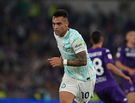 ROME, ITALY - MAY 24: Lautaro Martinez of FC Internazionale celebrates after scoring the goal during the Coppa Italia final match between ACF Fiorentina and FC Internazionale at Stadio Olimpico on May 24, 2023 in Rome, Italy. (Photo by Mattia Ozbot - Inter/Inter via Getty Images) Thuram nel pre: “Spero di segnare il mio primo gol. Facile capirsi con Lautaro”- immagine 2