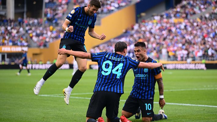Francesco Pio Esposito dell'FC Internazionale festeggia con i compagni di squadra dopo aver segnato il primo gol della sua squadra durante la partita del Gruppo E della Coppa del Mondo per Club FIFA 2025 tra FC Internazionale Milano e CA River Plate al Lumen Field, il 25 giugno 2025 a Seattle, Washington. (Foto di Mattia Pistoia - Inter/Inter tramite Getty Images) Inter River Plate