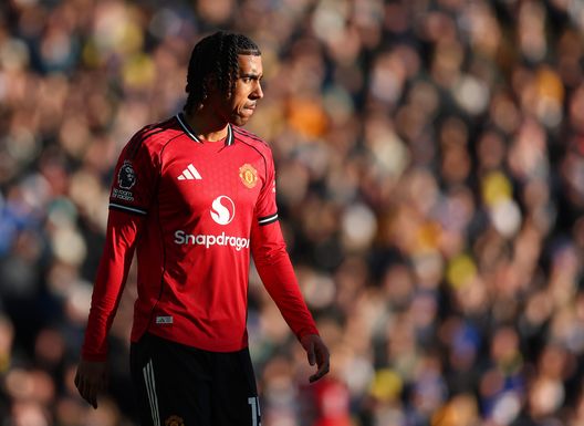 LEEDS, INGHILTERRA - 04 GENNAIO: Leny Yoro del Manchester United durante la partita di Premier League tra Leeds United e Manchester United ad Elland Road il 04 gennaio 2026 a Leeds, Inghilterra. (Foto di Molly Darlington/Getty Images) Manchester United, stangata per Maguire: multa da 30mila sterline e salta la sfida con il Chelsea- immagine 4