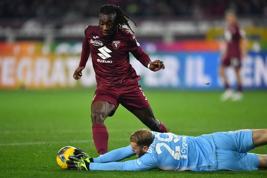 TURIN, ITALY - JANUARY 11: Yann Karamoh of Torino is challenged by Michele Di Gregorio of Juventus during the Serie A match between Torino and Juventus at Stadio Olimpico di Torino on January 11, 2025 in Turin, Italy. (Photo by Valerio Pennicino/Getty Images)