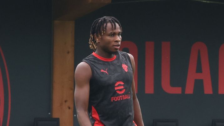 Samuel Chukwueze (attaccante AC Milan), qui durante una seduta di allenamento a Milanello | Milan News (Getty Images) Niente riscatto da 24 milioni per Chukwueze, ma il destino può essere lontano dal Milan