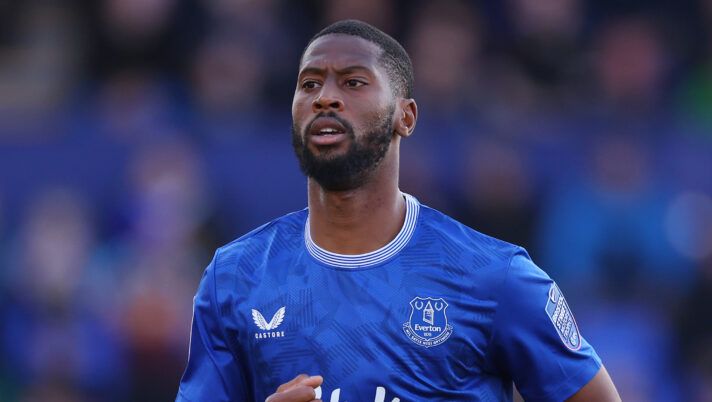 BIRKENHEAD, ENGLAND - AUGUST 20: Beto of Everton looks on during the Bristol Street Motors Trophy match between Tranmere Rovers and Everton U21 at Prenton Park on August 20, 2024 in Birkenhead, England. (Photo by Lewis Storey/Getty Images) Gazzetta: “Beto potrebbe tornare in Italia a gennaio: è seguito da una big” - immagine 1