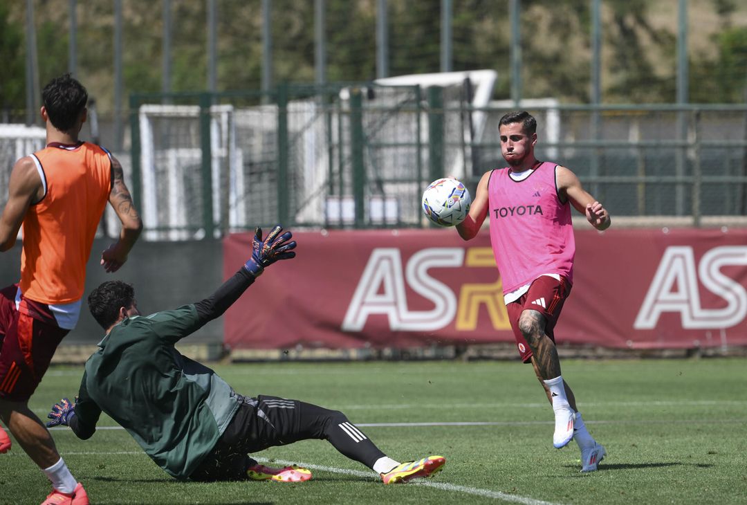 Roma, quarto giorno di ritiro a Trigoria – FOTO GALLERY - immagine 16