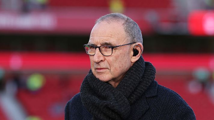 NOTTINGHAM, ENGLAND - APRIL 01: Former player and manager Martin O'Neill looks on as he prepares to present prior to the Premier League match between Nottingham Forest FC and Manchester United FC at City Ground on April 01, 2025 in Nottingham, England. (Photo by Michael Steele/Getty Images) O'Neill, ex allenatore nottingham forest