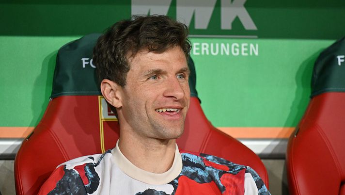 AUGSBURG, GERMANY - APRIL 04: Thomas Müller of FC Bayern München smiles prior to the Bundesliga match between FC Augsburg and FC Bayern München at WWK-Arena on April 04, 2025 in Augsburg, Germany. (Photo by Sebastian Widmann/Getty Images) UFFICIALE – Thomas Muller nuovo giocatore del Vancouver Whitecaps - immagine 1