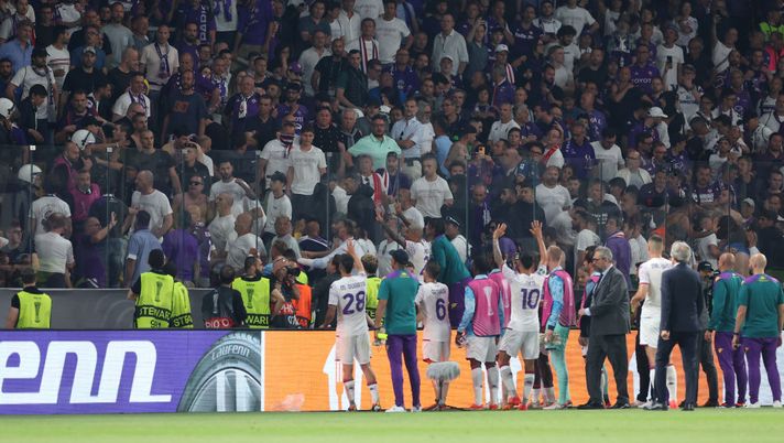 Olympiacos-Fiorentina, scontri tra tifosi al 45′: intervengono i giocatori Viola - immagine 1