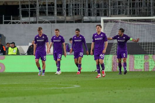 GERMOGLI PH: 8 MAGGIO 2025 FIRENZE STADIO ARTEMIO FRANCHI SEMIFINALE DI CONFERENCE LEAGUE FIORENTINA VS BETIS NELLA FOTO CorSport: “Fallimento Fiorentina. Con le piccole Palladino si è buttato via”- immagine 2