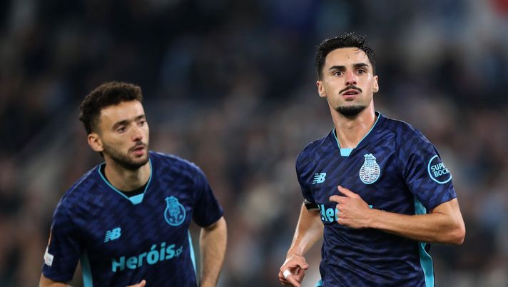 ROME, ITALY - NOVEMBER 07: Stephen Eustaquio of FC Porto celebrates scoring his team's first goal during the UEFA Europa League 2024/25 League Phase MD4 match between S.S. Lazio and FC Porto at Stadio Olimpico on November 07, 2024 in Rome, Italy. (Photo by Paolo Bruno/Getty Images) Eustaquio