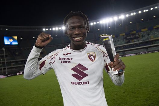 VERONA, ITALY - JANUARY 4: Alieu Njie of Torino FC celebrates a victory for 0-3 against Hellas Verona FC with the Panini Player of the Match during the Serie A match between Hellas Verona FC and Torino FC at Stadio Marcantonio Bentegodi on January 4, 2026 in Verona, Italy. (Photo by Stefano Guidi - Torino FC/Torino FC 1906 via Getty Images)