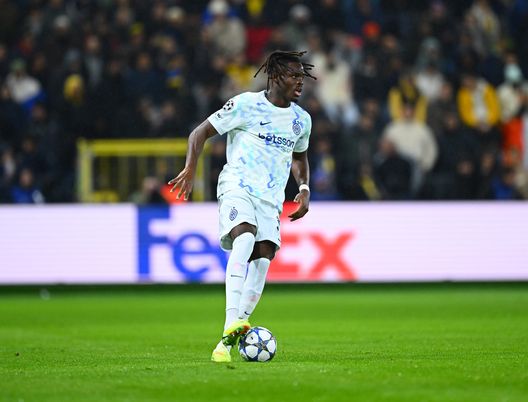 ANDERLECHT, BELGIUM - OCTOBER 21: Yann Bisseck of FC Internazionale in action during the UEFA Champions League 2025/26 League Phase MD3 match between Union Saint - Gilloise Vs FC Internazionale Milano at Lotto Park on October 21, 2025 in Anderlecht, Belgium. (Photo by Mattia Pistoia - Inter/Inter via Getty Images) Inter-Fiorentina 3-0: non basta De Gea, Calhanoglu e Sucic firmano un altro ko - immagine 3