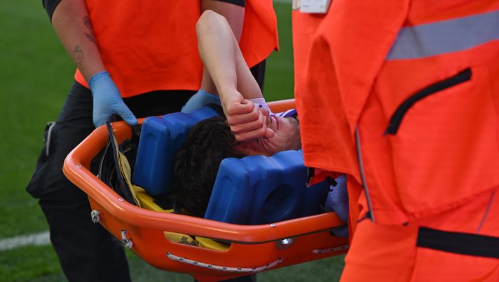 TURIN, ITALY - MAY 17: Luca Ranieri of ACF Fiorentina reacts in pain after injury during the Serie A match between Juventus FC and ACF Fiorentina at Allianz Stadium on May 17, 2026 in Turin, Italy. (Photo by Chris Ricco/Getty Images) Gazzetta analizza: “L’infortunio di Parisi è stata la svolta per la Fiorentina” - immagine 1